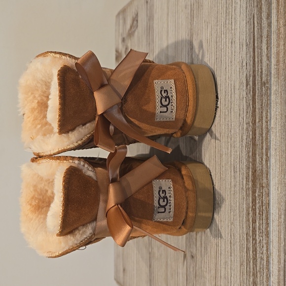 Woman UGG Mini Bailey Bow ll Size 6 - Picture 6 of 9